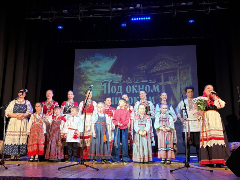 «Под окном широким». 🎶