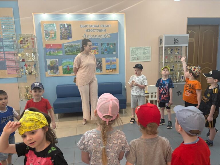 Вот вариант тёплого и красивого поста Сегодня во Дворце культуры посёлка Литвинки состоялось открытие выставки работ Образцовой детской студии «Лукоморье», посвящённой Дню Волги — «Волжская палитра».