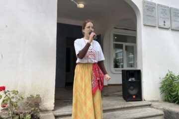  Образцовый фольклорный ансамбль «Родничок» им. М.В. Кувшиновой провёл семейную фольклорную программу «Троицу встречаем», посвящённую светлому празднику Святой Троицы.