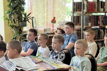 Сегодня в МБУ «Дворец культуры посёлка Литвинки» прошла познавательная программа «Мир великого поэта», посвящённая Пушкинскому дню России и Дню русского языка.