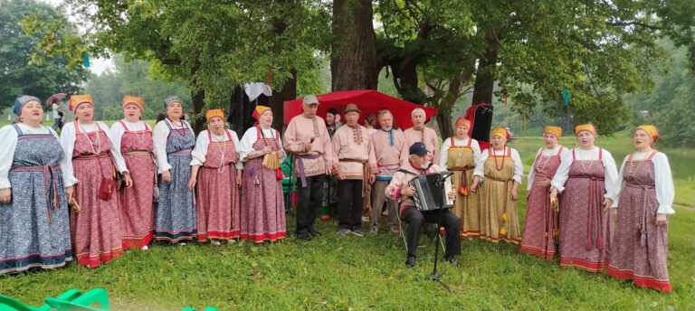 13 июня 2026 года Народный хор русской песни «Тверские узоры» им. Г. В. Строганова МБУ «Дворца Культуры посёлка Литвинки» принял участие в Межрегиональном фольклорном празднике «Троицкие гуляния» в Василёво.